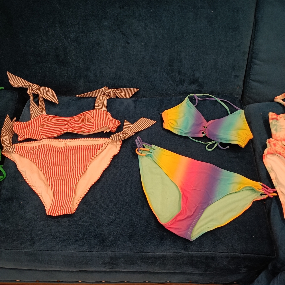 Bathing suits - Picture 2 of 7